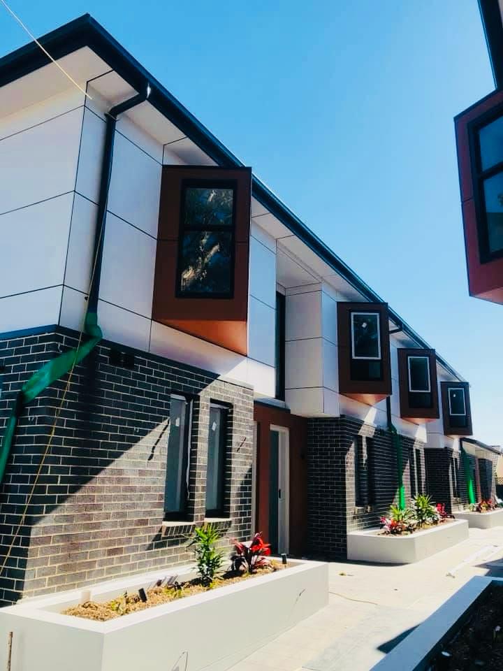 contemporary-townhouse-exterior-painting
